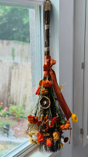 Cinnamon and dried citrus and floral Besom